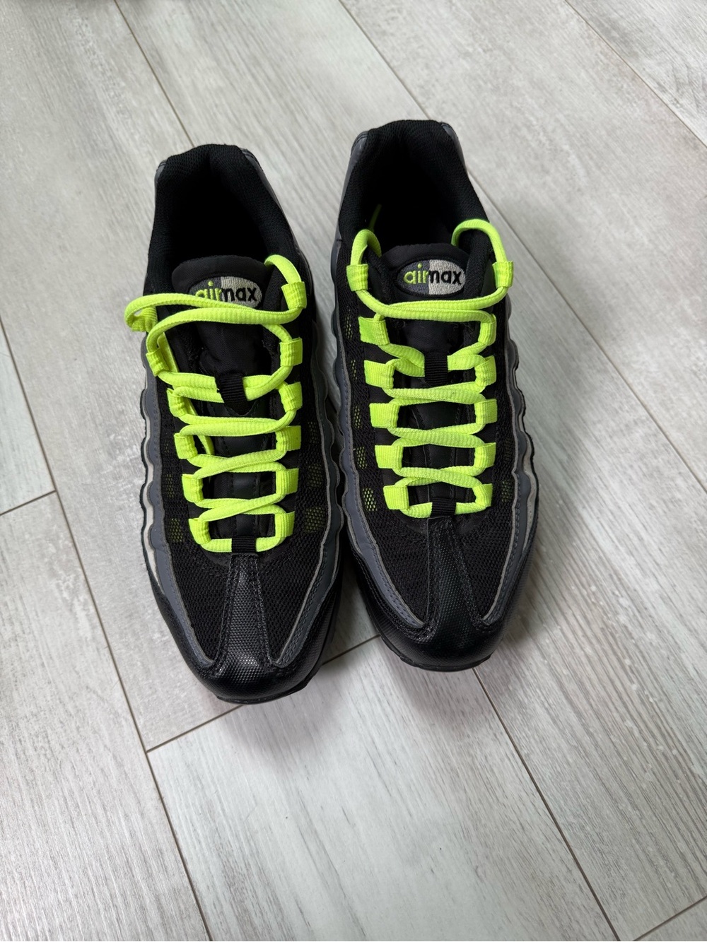 NIKE AIR MAX '95 YOUTH SIZE 6.0 COMPARABLE TO WOMAN 7.5 VOLT GREY NEON